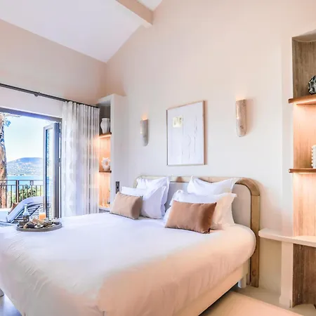 Tinah Hotel