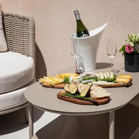 Tinah 4* Сен-Тропе